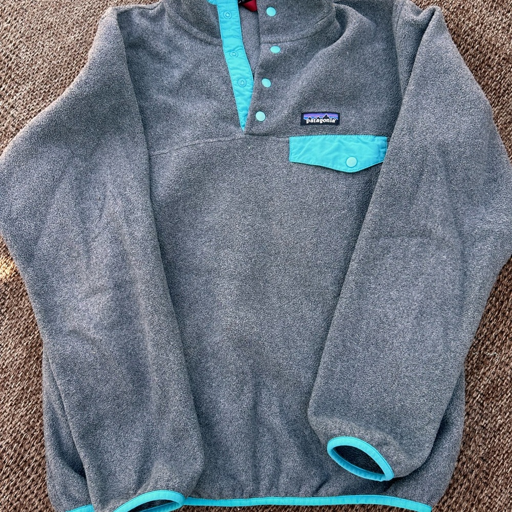 Patagonia Gray Fleece with Teal Accents